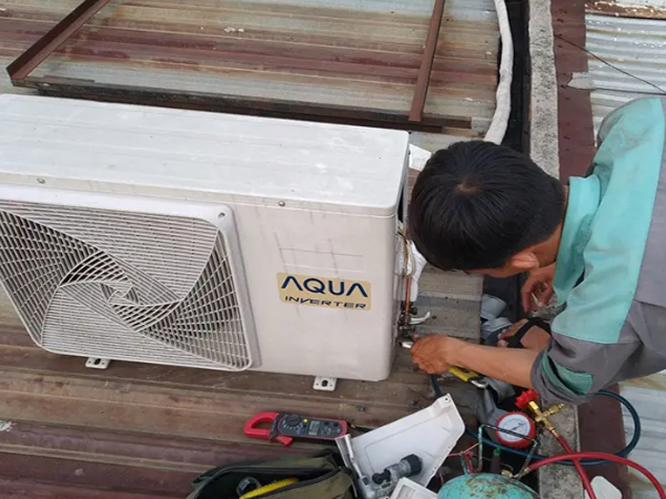 dịch vụ vệ sinh máy lạnh thủ dầu một tận tâm giá rẻ