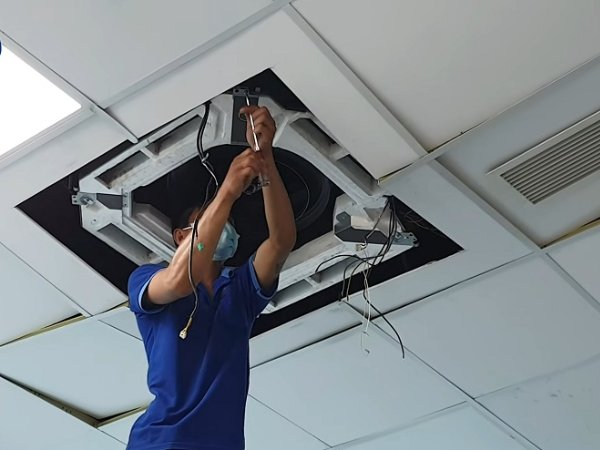 Vệ sinh máy lạnh âm trần